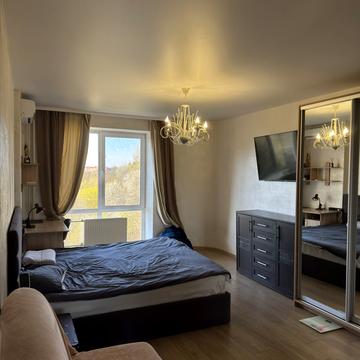 Валерія Лобановського вул., 24