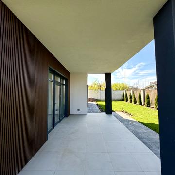 Садова вул., 7