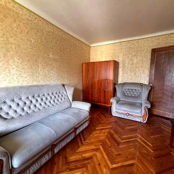 Академіка Доброхотова вул., 28