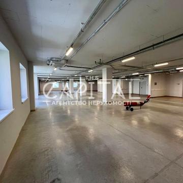 Анни Ахматової вул., 13-Д