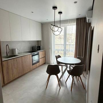 Леоніда Перфецького вул., (Будинок 1)