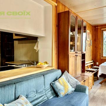 Квітнева, 57