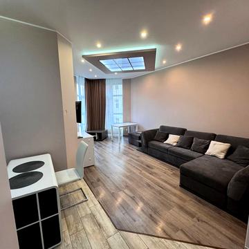 Академіка Філатова вул., 2/1