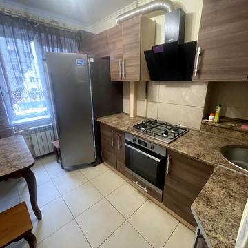 Набережна Перемоги вул., 60