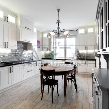 Інститутська вул., 18