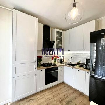 Героїв Небесної Сотні просп., 26/8