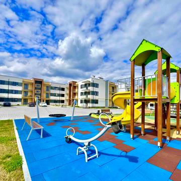 4-й Леоніда Каденюка пров. (4-й Комарова), (Будинок)