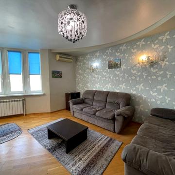 Дніпровська набережна вул., 19