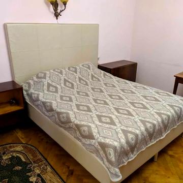 Крехівська вул., 8