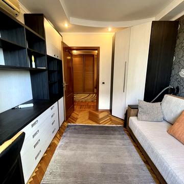 Композитора Лятошинського вул., 8