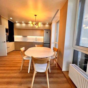 Зарічна вул., 4