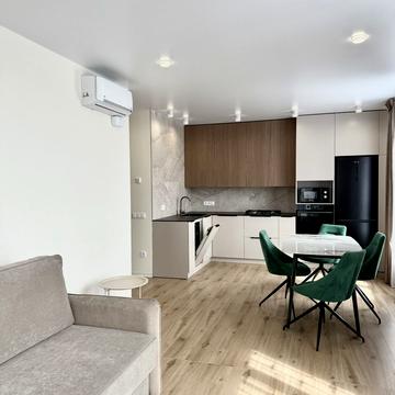 Героїв Майдану вул., (Будинок 6)