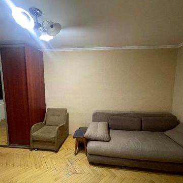 Дністерська вул., 4