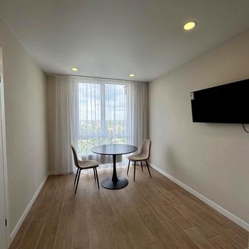 Олега Мудрака вул. (Генерала Наумова), 1-Б