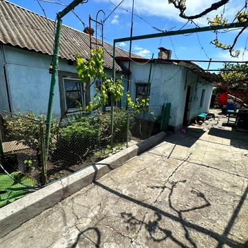 Роздольна вул., 25