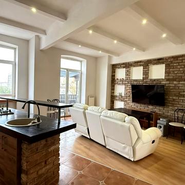 Архітектора Олега Петрова вул. (Чернишевського), 11-А