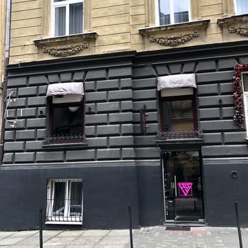 Михайла Грушевського вул., 11