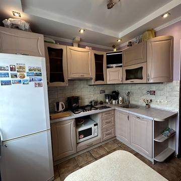 Каштанова вул., 8-А