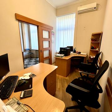 Еспланадна вул., 28