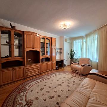 Гетьмана Кирила Розумовського вул. (Миколи Краснова), 19