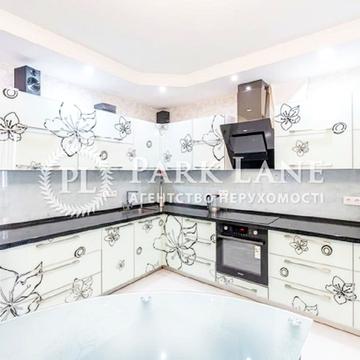 Федора Ернста вул., 8