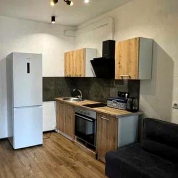 Микільсько-Слобідська вул., 10