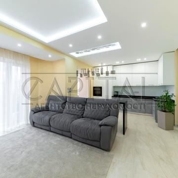 Дмитрівська вул., 45