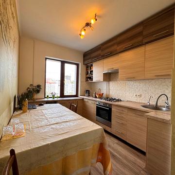 Івана Миколайчука вул., 16