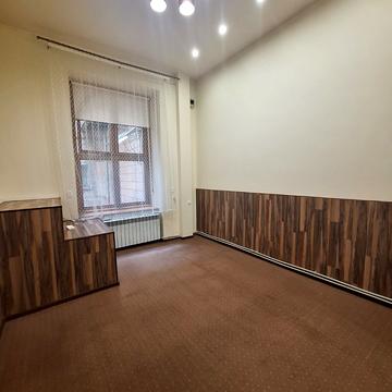 Академіка Володимира Гнатюка вул. (), 24