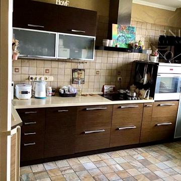 Печерська вул., 2