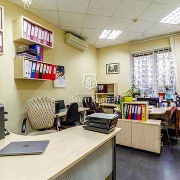 Дмитрівська вул., 69