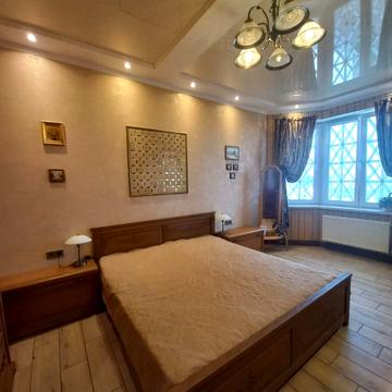 Добровольців вул. (Маршала Говорова), 8