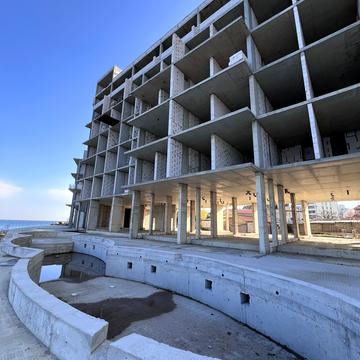 Набережна вул., 13