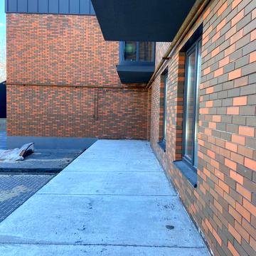 Грушева вул., 42