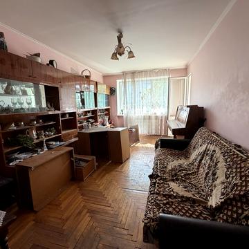 Університетський пров., 8