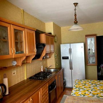 Академіка Корольова вул., 64