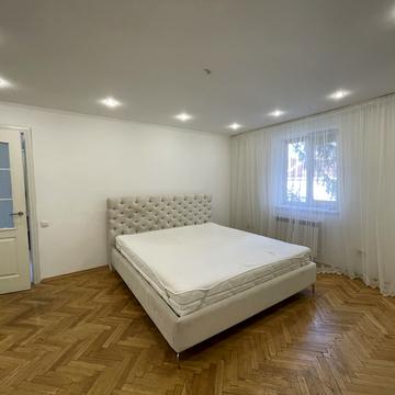 Житомирська вул., 1