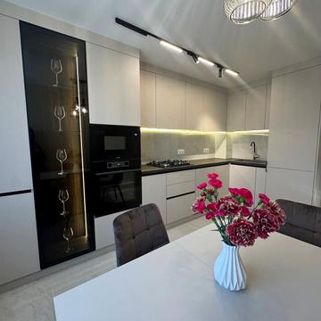 Білогірська вул., 13