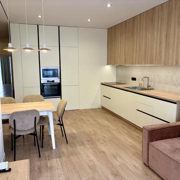 Предславинська вул., 44