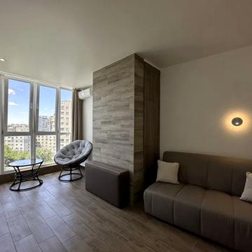 Ковалевського узвіз, 7