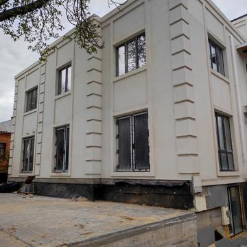 Малиновського вул., (Будинок)