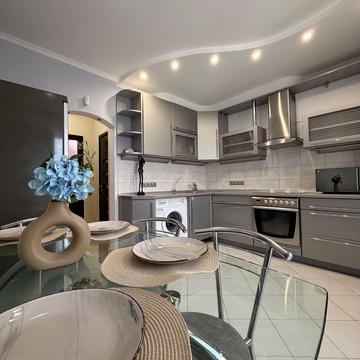 Лариси Руденко вул., 10