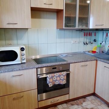 Райдужна вул., 1