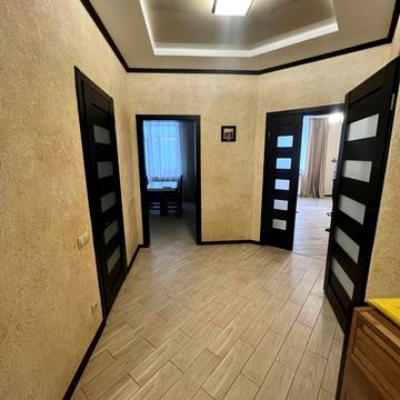 Олега Ольжича вул. (Разіна), 16