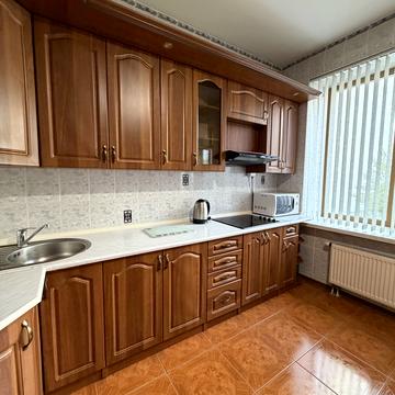 Дмитрівська вул., 46