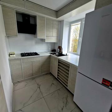 Михайла Максимовича вул., 3