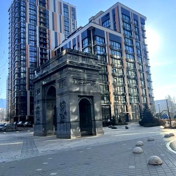 Джона Маккейна вул. (Івана Кудрі), 1