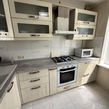 Запорізька вул., 1