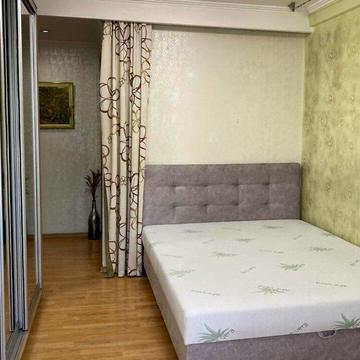 Миколи Міхновського бульв. (Дружби народів), 8-А