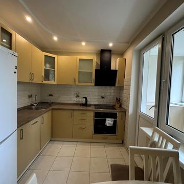 Академіка Доброхотова вул., 17